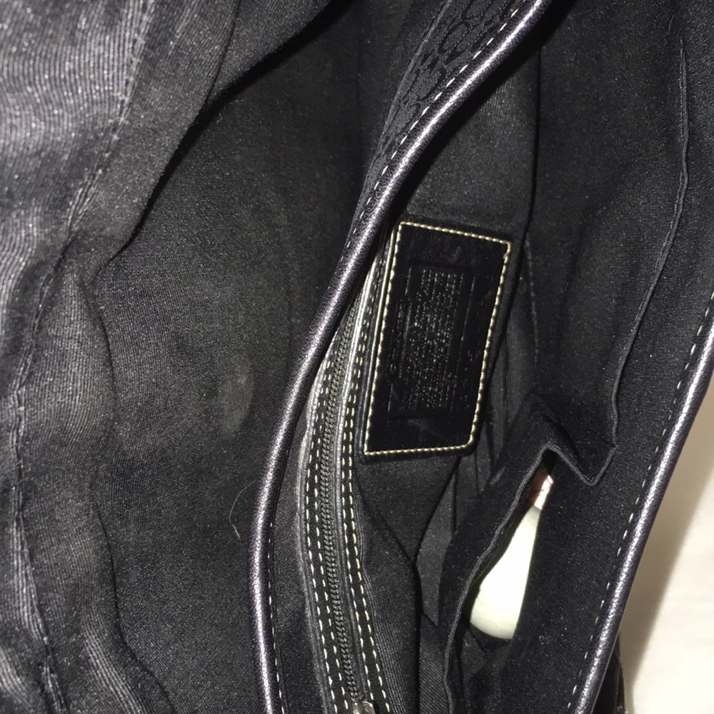 AUTHENTIC COACH PURSE - Picture 7 of 8